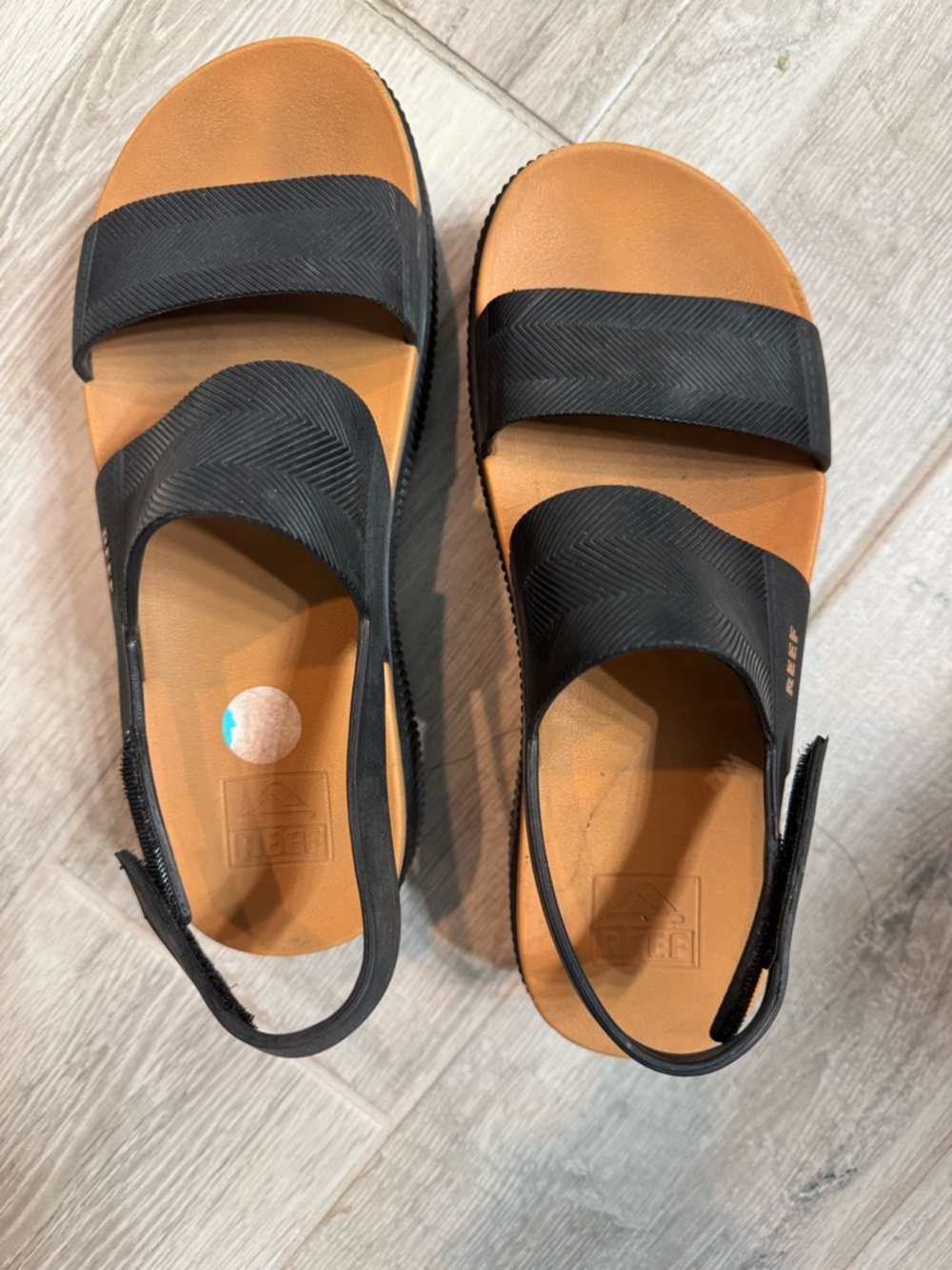 Reef Sandals size 8- mint condition